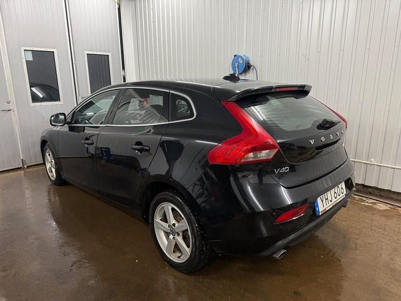 Begagnad Volvo V40 Summum 177 HK (130 kW) 2014 Svart Halvkombi