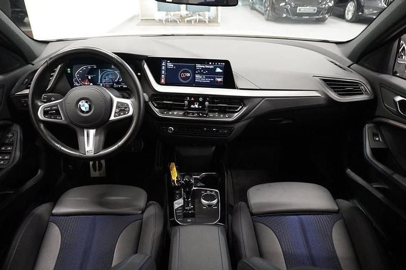 Begagnad BMW 118 M Sport 136 HK (100 kW) 2023 Vit Halvkombi