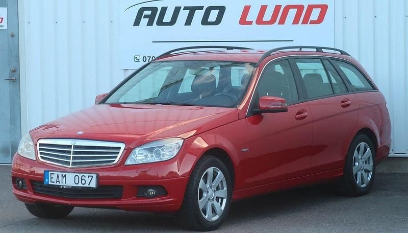 Ljusröd (röd) Begagnad 2009 Mercedes C180 Kombi | 65 000 kr (Marknadspris) - Bild 1/4