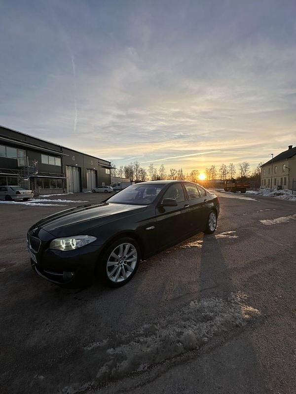Begagnad BMW 525 204 HK (150 kW) 2010 Mörkgrå Sedan