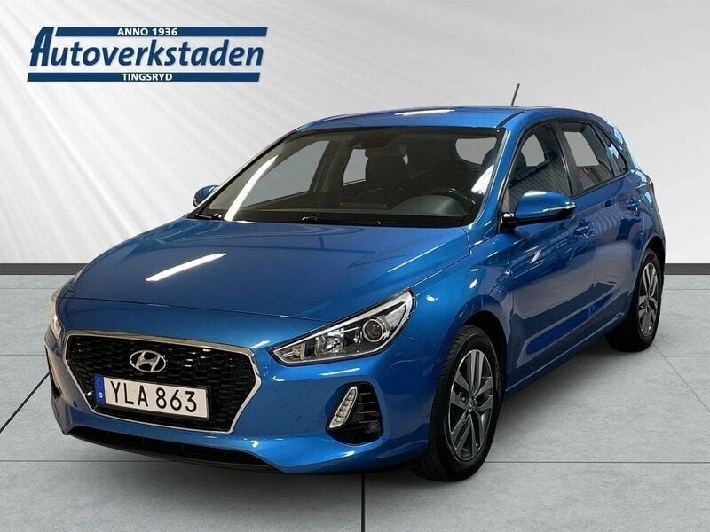 Ljusblå (blå) Begagnad 2018 Hyundai i30 Comfort Halvkombi | 129 000 kr - Bild 1/4