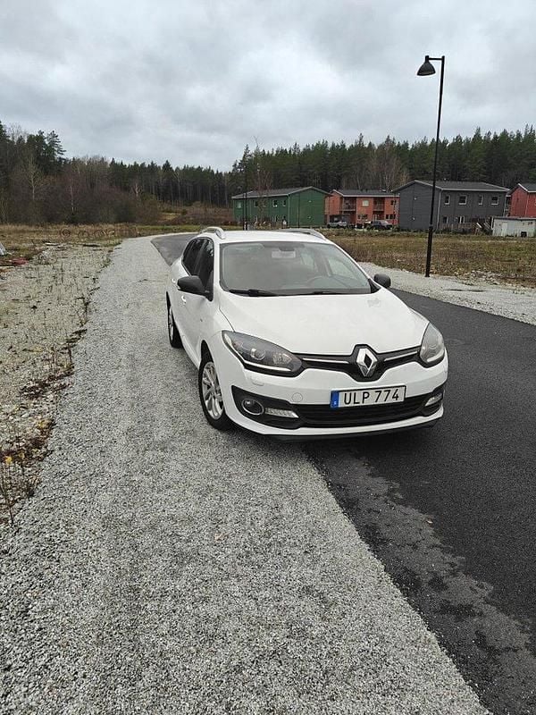 Vit Begagnad 2015 Renault Mégane GrandTour LIMITED Kombi | 59 000 kr (Marknadspris) - Bild 1/4