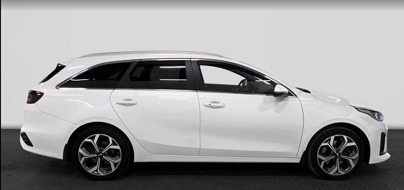 Vit Begagnad 2020 Kia Ceed Sportswagon Kombi | 229 700 kr (Lite dyr) - Bild 1/4
