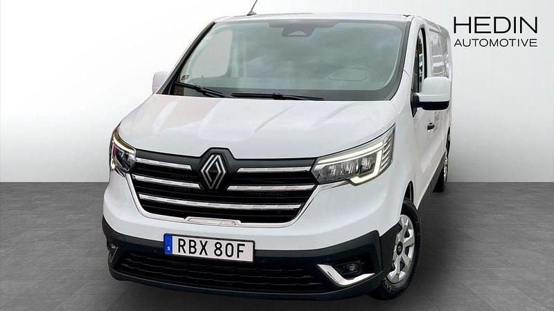 Vit (white) Ny 2025 Renault Trafic Van | 443 625 kr (Marknadspris) - Bild 1/4