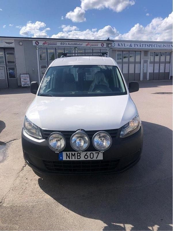 Vit Begagnad 2014 VW Caddy Minibuss | 79 500 kr (Marknadspris) - Bild 1/4