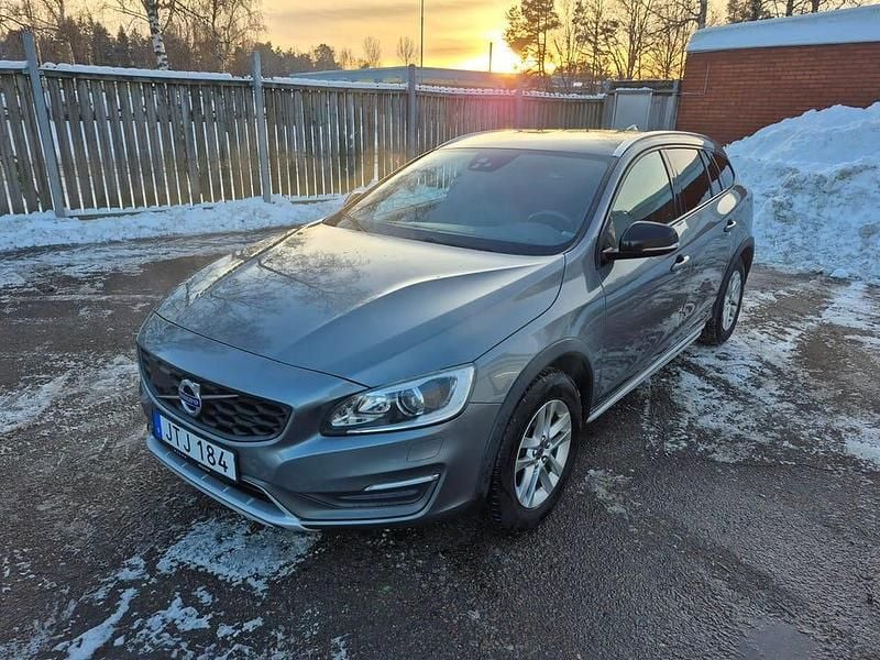 Begagnad Volvo V60 CC 220 HK (161 kW) 2016 Kombi