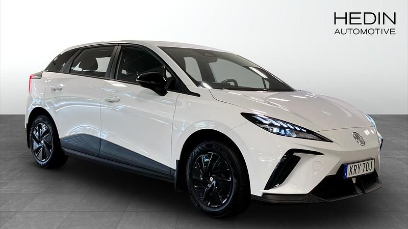 Vit (white) Begagnad 2023 MG MG4 EV Halvkombi | 259 900 kr (Marknadspris) - Bild 1/4