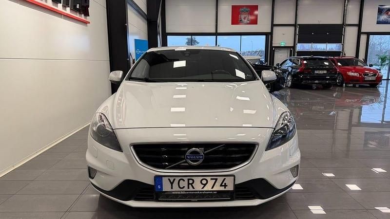 Begagnad Volvo V40 R-Design 120 HK (88 kW) 2016 Vit