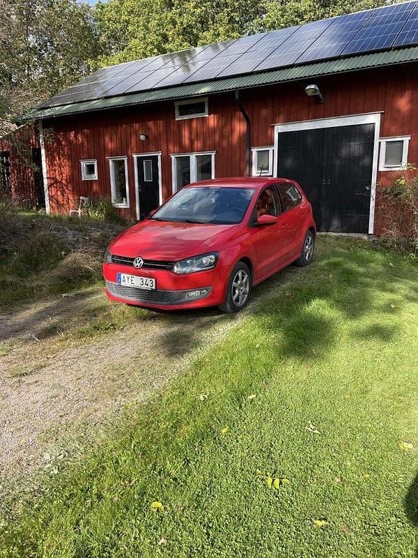 Röd Begagnad 2012 VW Polo Halvkombi | 55 000 kr (Marknadspris) - Bild 1/4