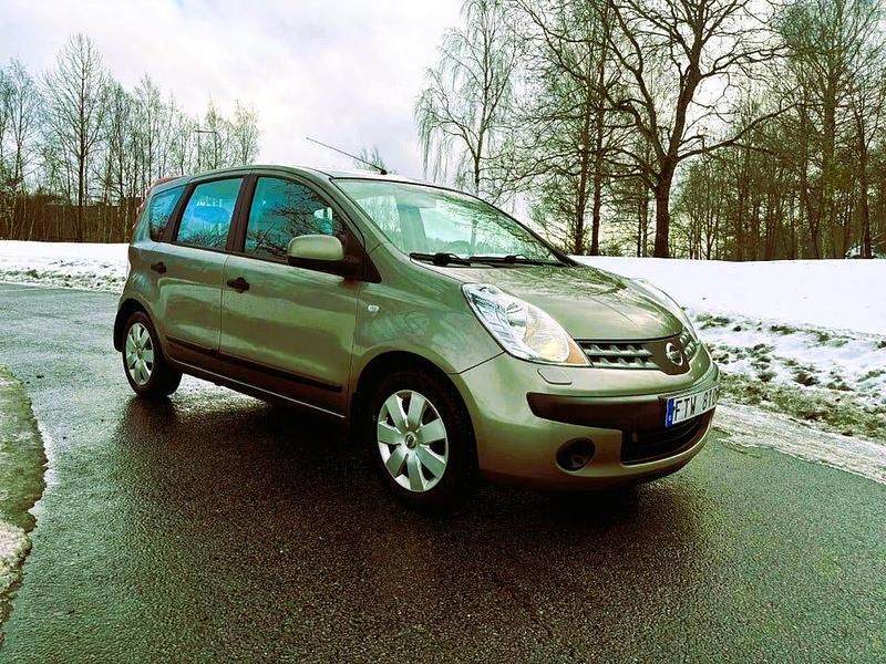Begagnad Nissan Note 88 HK (64 kW) 2007 Grå metallic, Halvkombi
