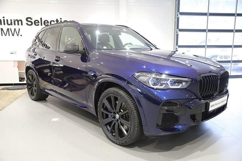 Blå Begagnad 2022 BMW X5 iPerformance SUV | 699 000 kr - Bild 1/3