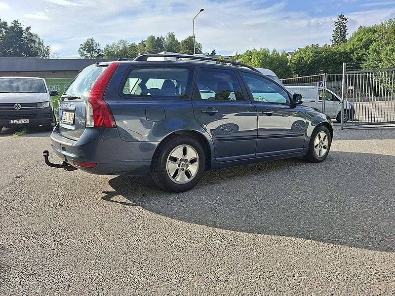 Begagnad Volvo V50 Momentum 116 HK (85 kW) 2011 Blå Kombi