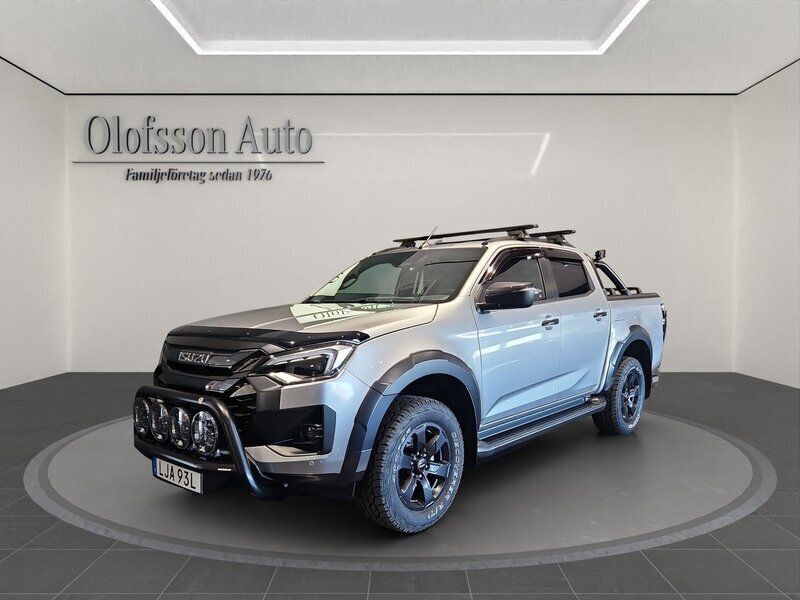 Grå (mercury silver metallic) Ny 2024 Isuzu D-Max Pickup | 856 125 kr (Marknadspris) - Bild 1/4