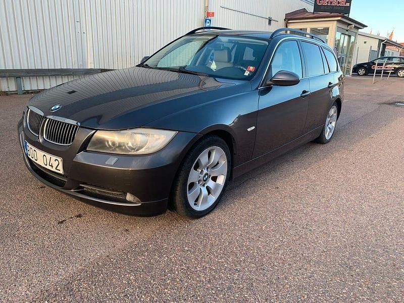 Grå Begagnad 2007 BMW 325 Advantage Kombi | 44 900 kr (Lite dyr) - Bild 1/4