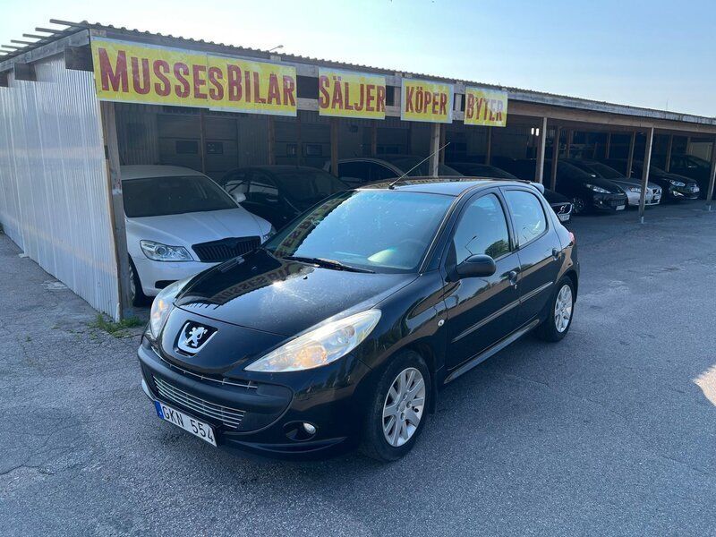 Svart Begagnad 2010 Peugeot 206+ Halvkombi | 26 900 kr (Lite dyr) - Bild 1/4