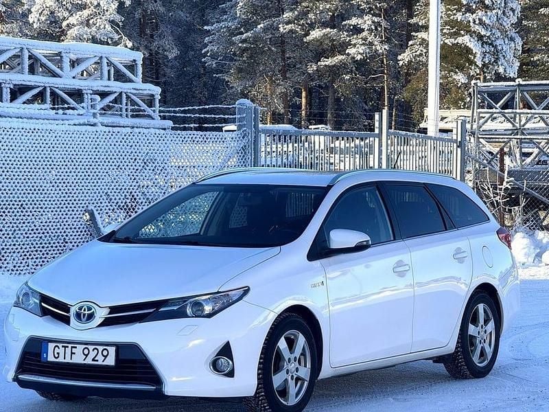 Begagnad Toyota Auris Touring Sports Edition 136 HK (100 kW) 2015 Vit Kombi