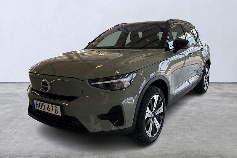 Grön Begagnad 2023 Volvo XC40 Core SUV | 379 900 kr - Bild 1/4