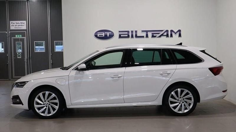 Begagnad Skoda Octavia Style 204 HK (150 kW) 2021 Vit Kombi