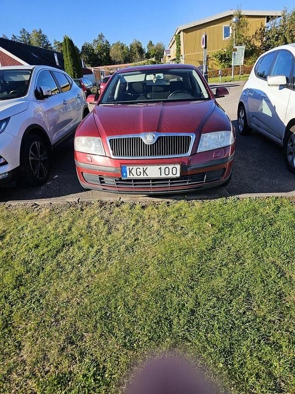 Röd Begagnad 2008 Skoda Octavia Halvkombi | 6 299 kr (Superpris) - Bild 1/2