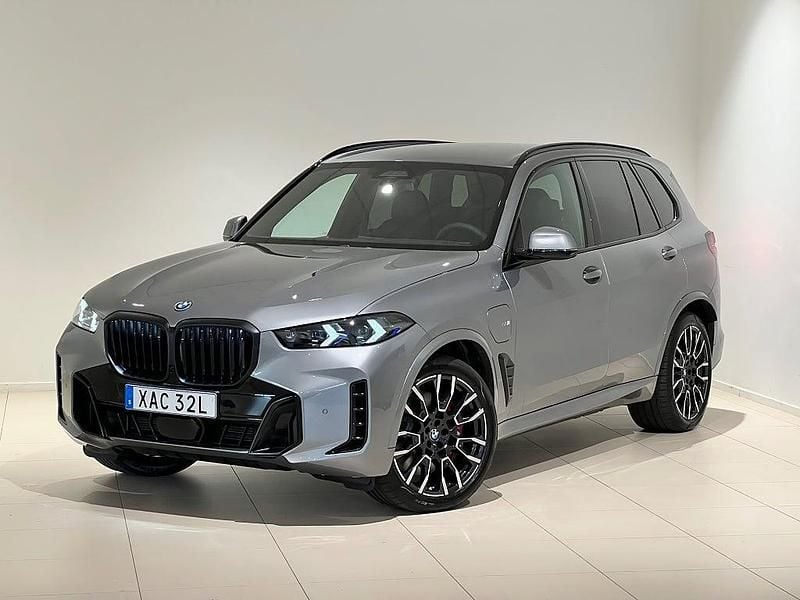 Begagnad BMW X5 Comfort Edition 313 HK (230 kW) 2025 Grå SUV