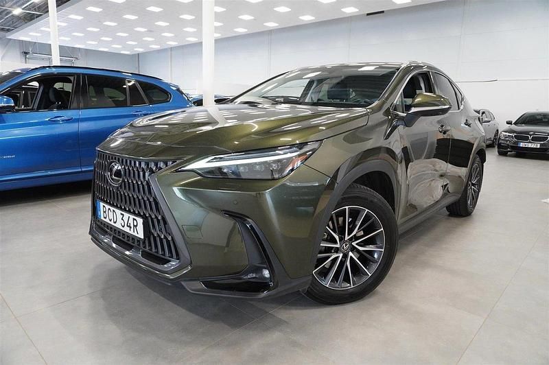Grön Begagnad 2022 Lexus NX350h Executive Line SUV | 479 900 kr (Marknadspris) - Bild 1/4