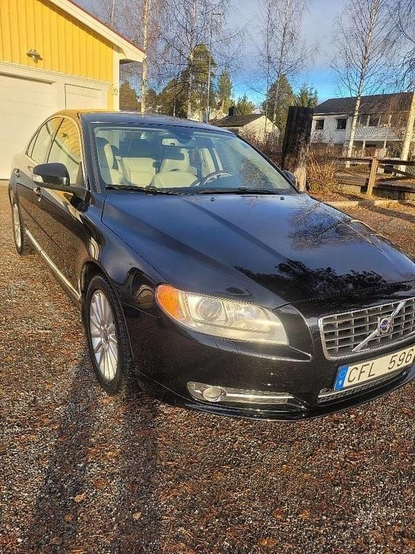Svart Begagnad 2008 Volvo S80 Summum Sedan | 83 500 kr (Marknadspris) - Bild 1/4