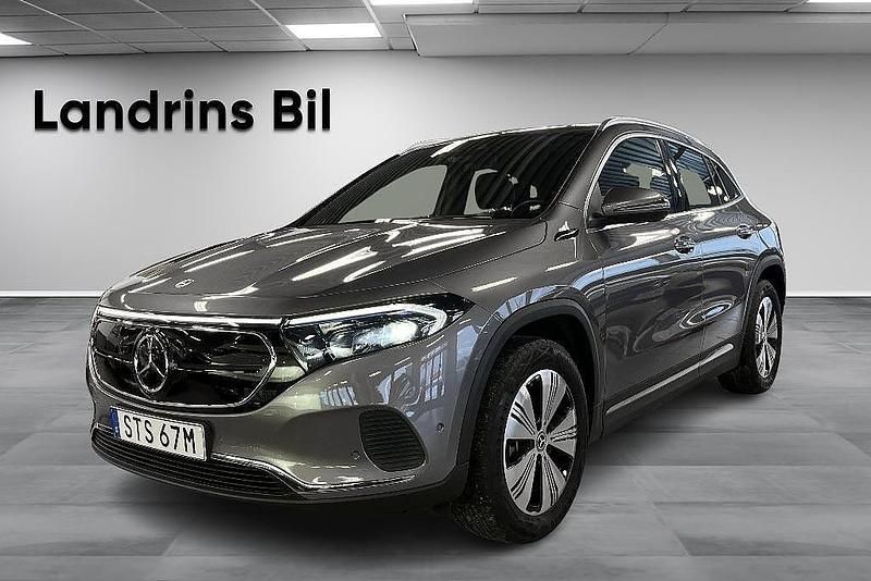 Mörkgrå Begagnad 2022 Mercedes EQA250 Electric Art SUV | 329 900 kr (Marknadspris) - Bild 1/4