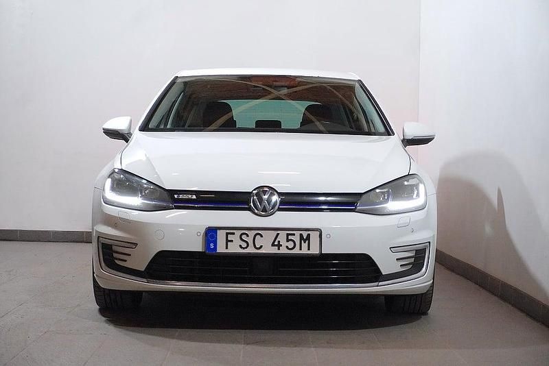 Begagnad VW e-Golf 100 kW (136 HK) 2019 Vit Halvkombi