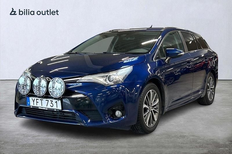 Mörkblå Begagnad 2016 Toyota Avensis Active Kombi | 109 900 kr (Marknadspris) - Bild 1/3