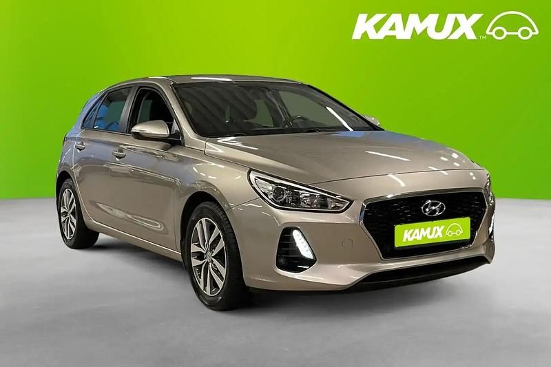 Brun Begagnad 2017 Hyundai i30 Halvkombi | 138 800 kr (Marknadspris) - Bild 1/4