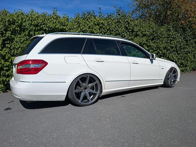 Vit Begagnad 2011 Mercedes E220 Kombi | 84 999 kr (Bra pris) - Bild 1/4