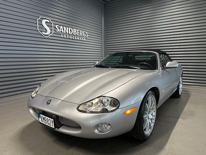 Silver Begagnad 2001 Jaguar XK8 Cab | 159 500 kr - Bild 1/4
