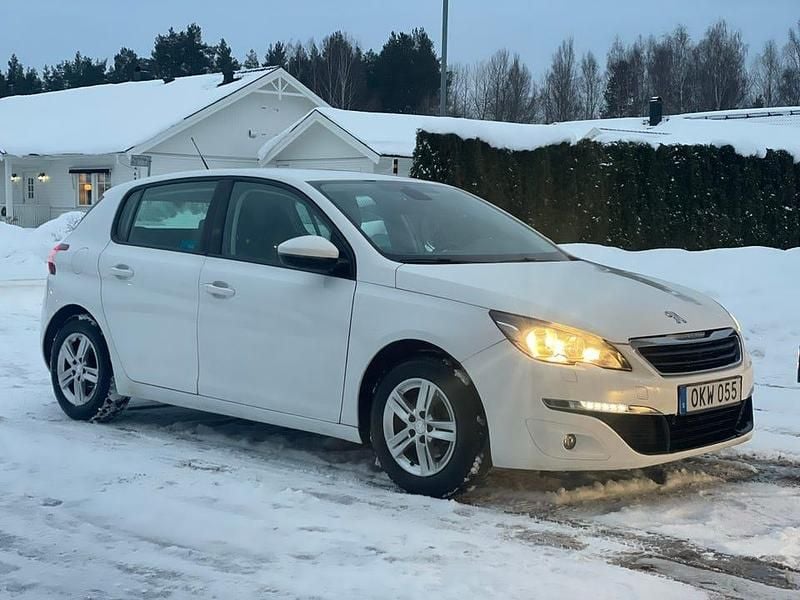 Begagnad Peugeot 308 Active 120 HK (88 kW) 2016 Halvkombi
