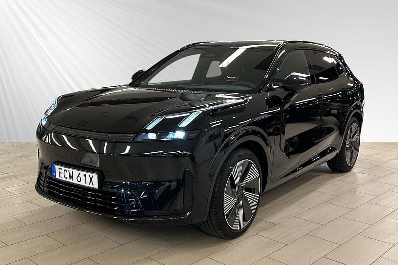 Svart Begagnad 2025 Lynk & Co 08 SUV | 549 900 kr - Bild 1/4