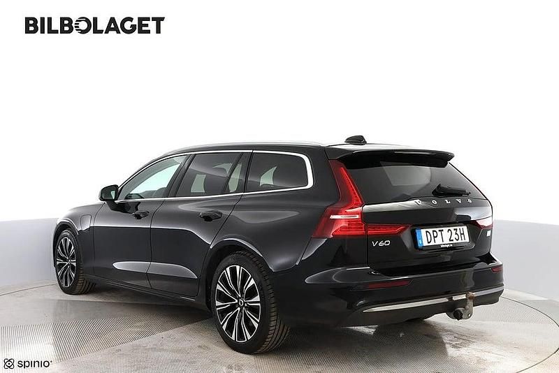 Begagnad Volvo V60 Core 253 HK (186 kW) 2022 Svart Kombi