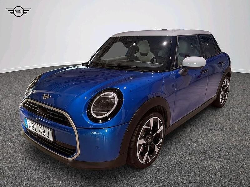 Blå Begagnad 2024 Mini Cooper Halvkombi | 379 900 kr - Bild 1/4