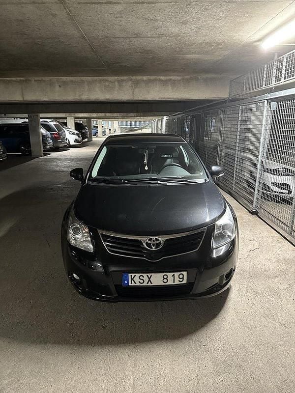 Svart Begagnad 2010 Toyota Avensis Sedan | 60 000 kr (Superpris) - Bild 1/4
