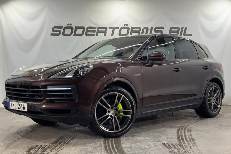 Brun metallic Begagnad 2023 Porsche Cayenne Platinum Edition SUV | 849 900 kr - Bild 1/4