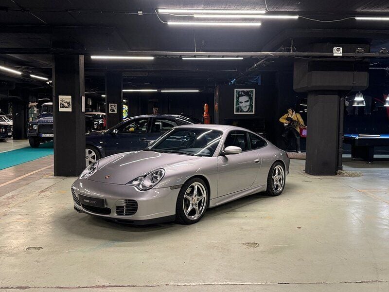 Silver Begagnad 2004 Porsche 911 Carrera Sportkupé | 799 000 kr - Bild 1/4