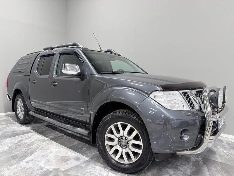 Grå Begagnad 2012 Nissan Navara Pickup | 139 900 kr (Lite dyr) - Bild 1/4