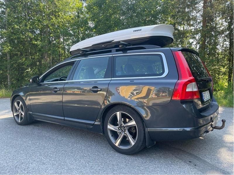 Grå Begagnad 2010 Volvo V70 Momentum Kombi | 59 900 kr (Marknadspris) - Bild 1/4