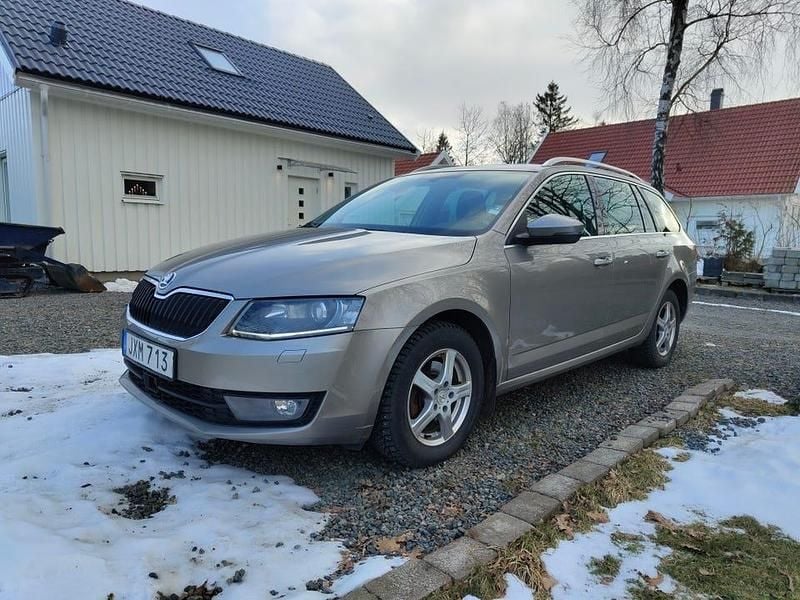 Begagnad Skoda Octavia 110 HK (80 kW) 2016 Halvkombi