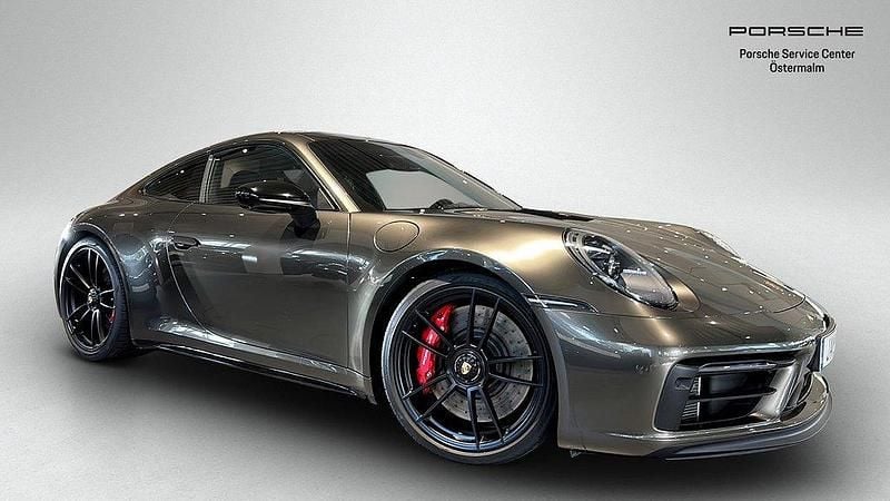 Svart Begagnad 2023 Porsche 911 Carrera 4 GTS Sportkupé | 1 745 000 kr (Marknadspris) - Bild 1/4