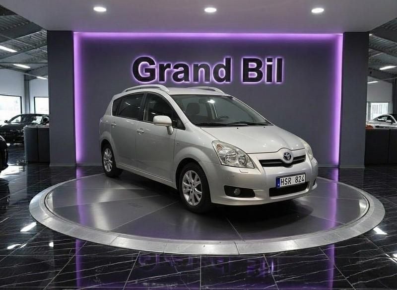 Begagnad Toyota Corolla Verso 129 HK (94 kW) 2008 Silver Minibuss