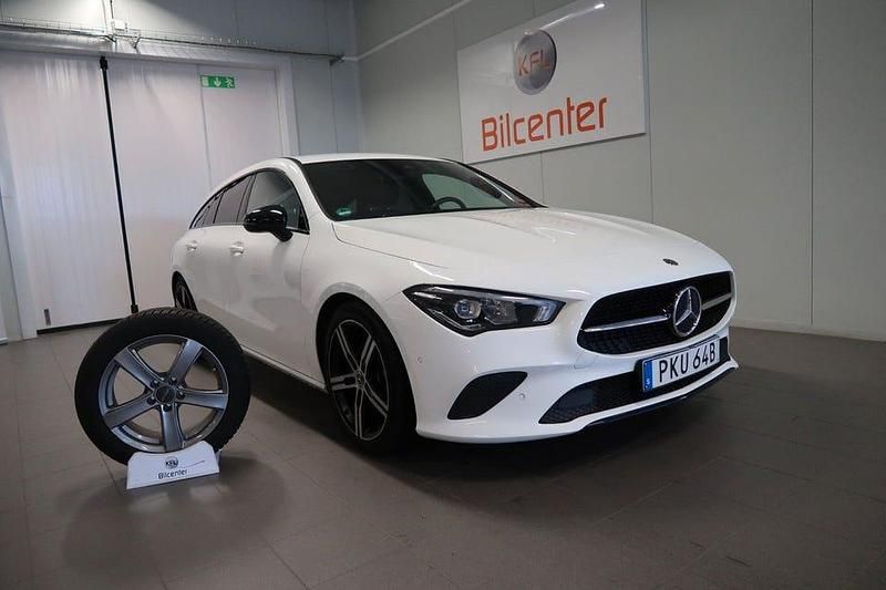 Vit Begagnad 2019 Mercedes CLA180 Sedan | 269 900 kr (Marknadspris) - Bild 1/3