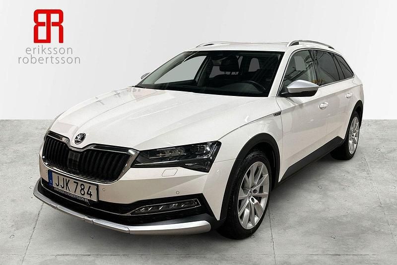 Vit Begagnad 2021 Skoda Superb Kombi | 369 900 kr (Dyr) - Bild 1/4