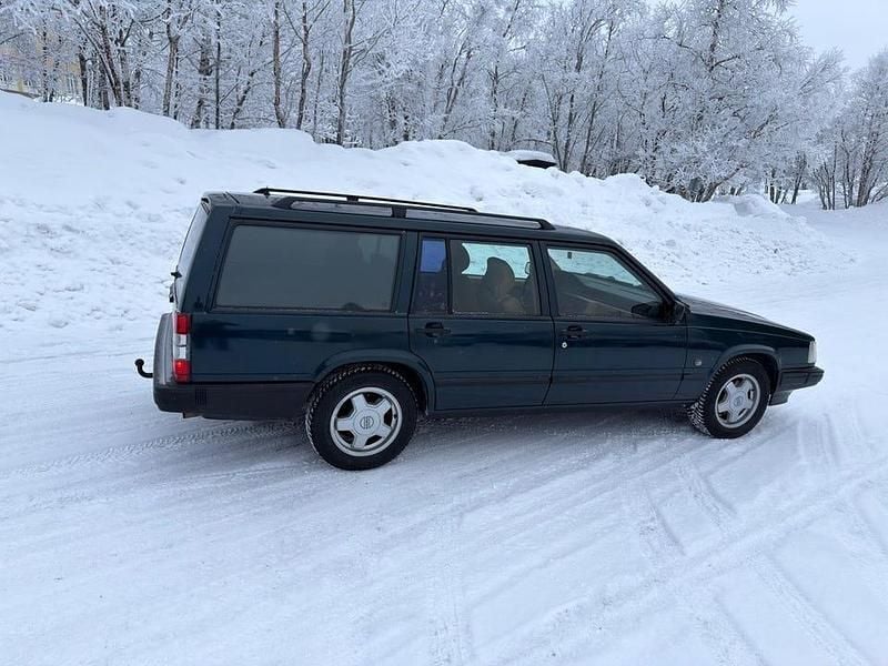 Begagnad Volvo 940 SE 165 HK (121 kW) 1993 Mörkgrön Kombi