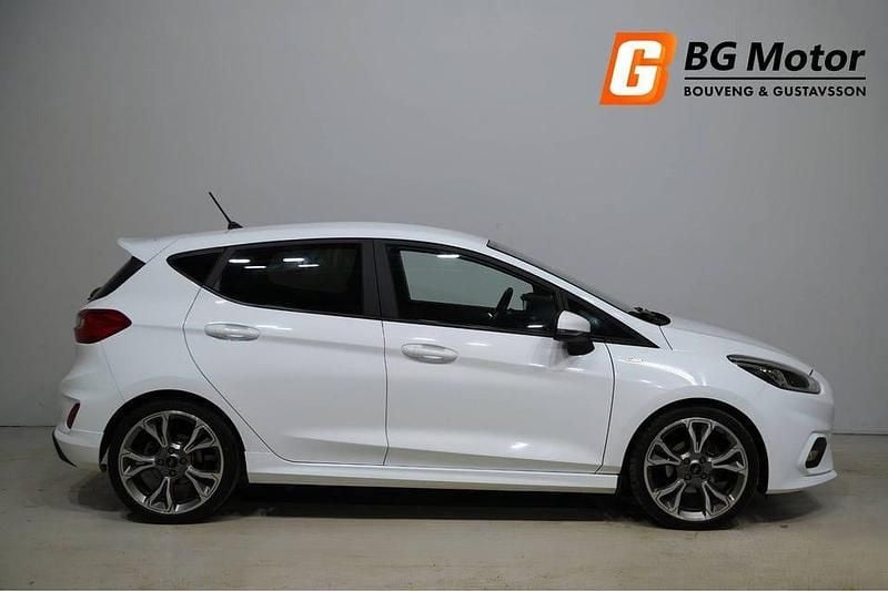 Begagnad Ford Fiesta ST-Line 101 HK (74 kW) 2018 Vit Halvkombi