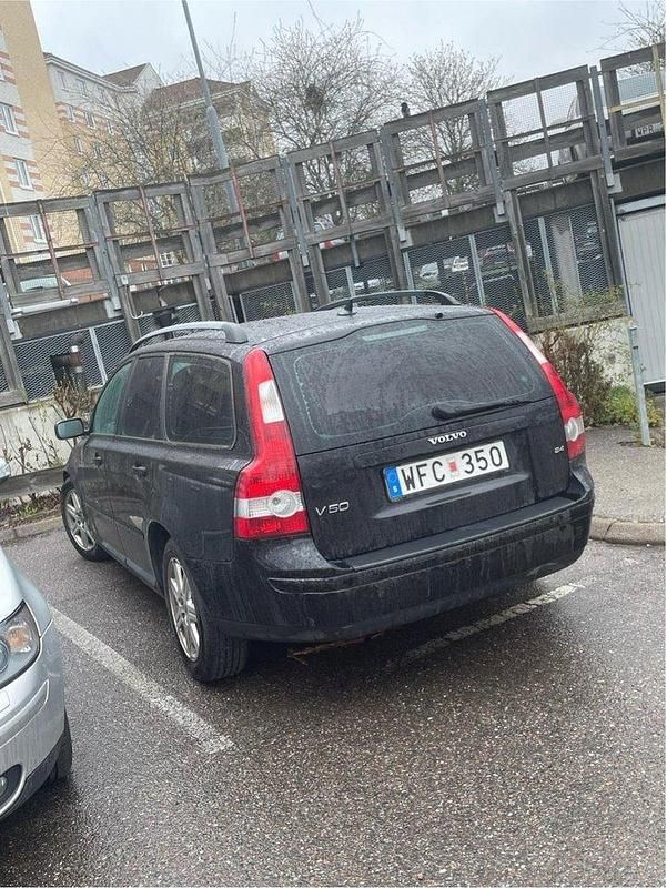 Svart Begagnad 2005 Volvo V50 Momentum Kombi | 23 000 kr (Bra pris) - Bild 1/4