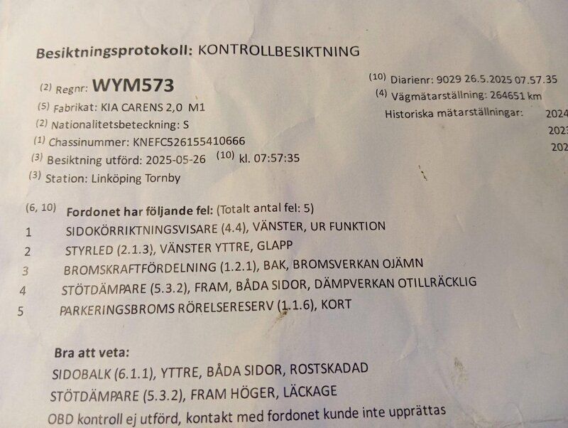 Svart Begagnad 2005 Kia Carens 4 Minibuss | 10 000 kr (Superpris) - Bild 1/4